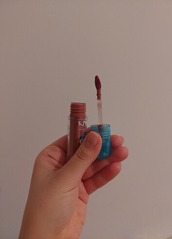  Beden Nyx gloss tint