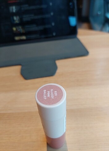 Beden Loreal lumi glass highlighter