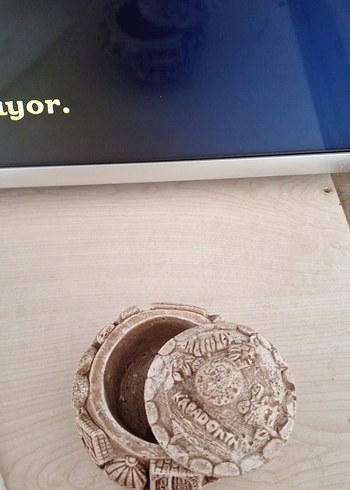 Bej ve Gri Küçük Dekoratif Biblo,kapandıktan temalı - Görsel 3