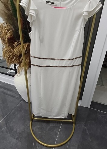 Beyaz elbise