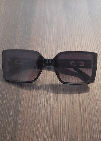 Kadın Siyah Kemer Detaylı Gotik Güneş Gözlüğü - Görsel 2