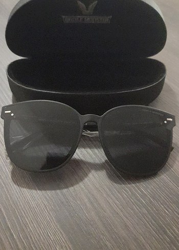 Şeffaf Siyah Kadın Güneş Gözlüğü - Görsel 2