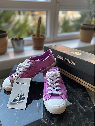 Orijinal converse etiketli