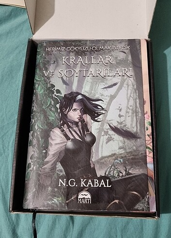 Krallar ve Soytarıları Kutulu