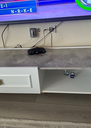 Çetmen Beyaz mermer desenli televizyon sehpası