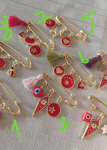 Renkli Püsküllü Nakışlı Broş - Görsel 2