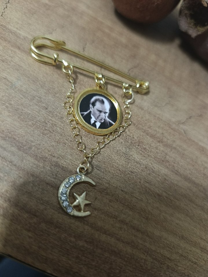 Atatürk detaylı el yapımı Broş - Görsel 3