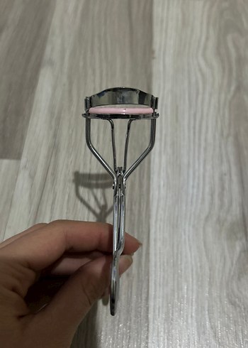 Gri Kirpik Kıvırıcı - Görsel 2