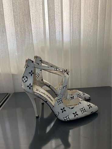 Louis Vuitton Topuklu ayakkabı