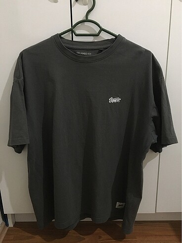 pull and bear t-shirt
