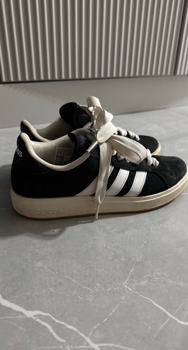 Orjinal adidas Kadın Beyaz Çizgili Spor Ayakkabı - Görsel 4