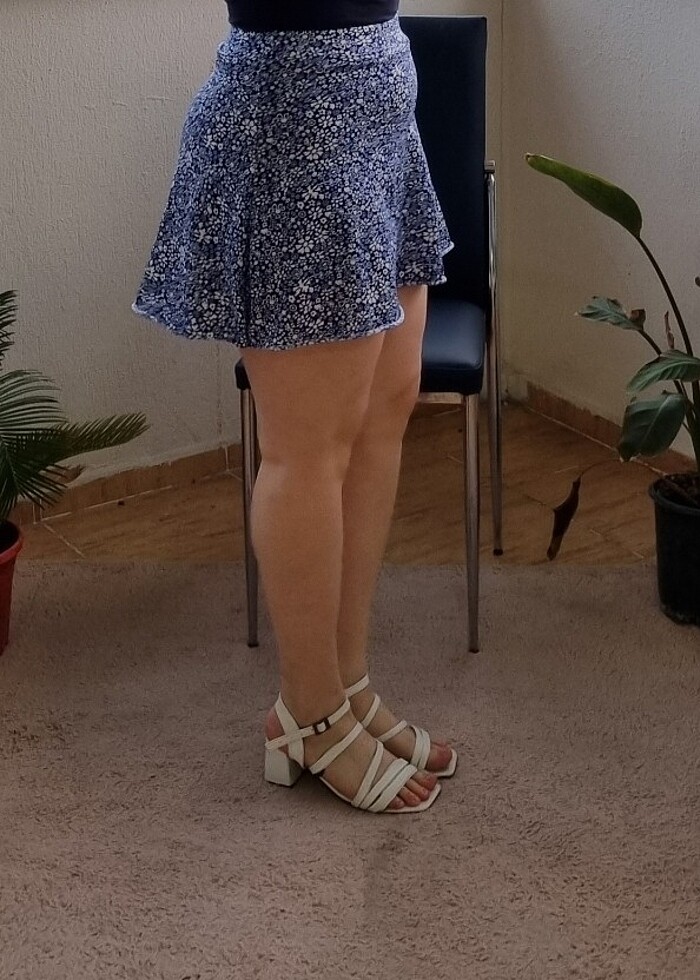 Çiçek Desenli Mini Şort Etek  - Görsel 3