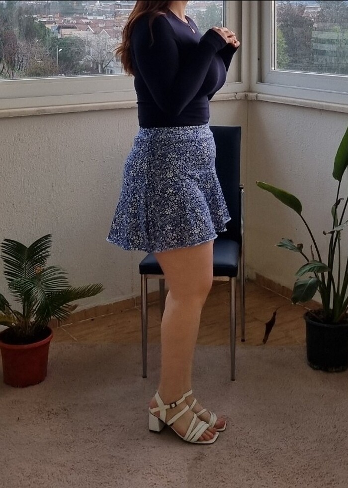 Çiçek Desenli Mini Şort Etek  - Görsel 2