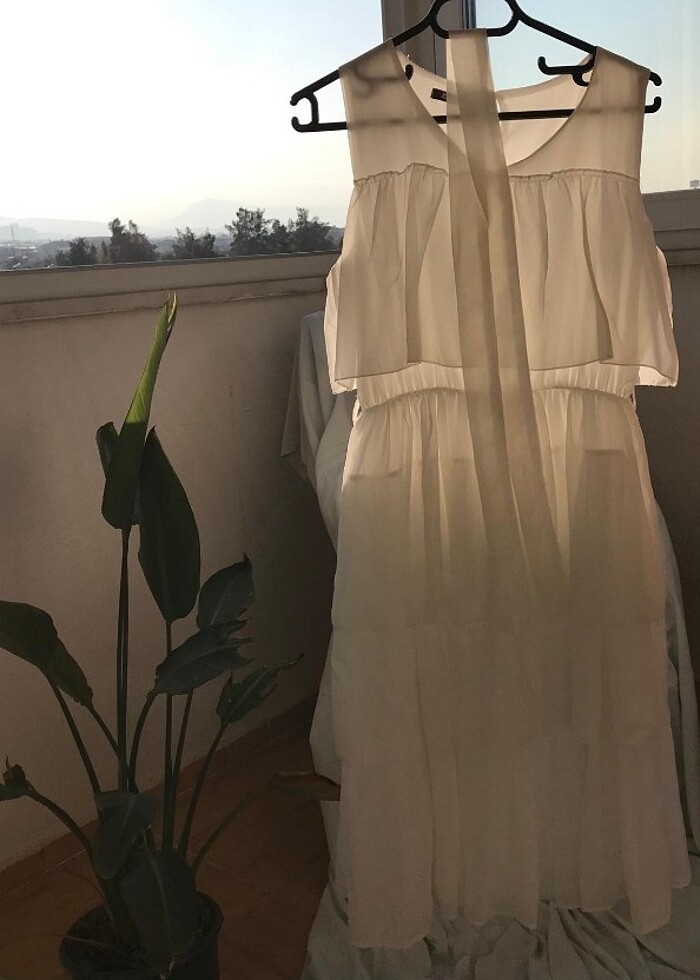 Beyaz Şifon V Yaka Volanlı Ve İnce Kuşaklı, Maxsi Boy Nişan & El - Görsel 5