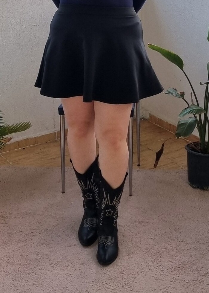 Mini Boy Siyah Pileli Etek  - Görsel 4