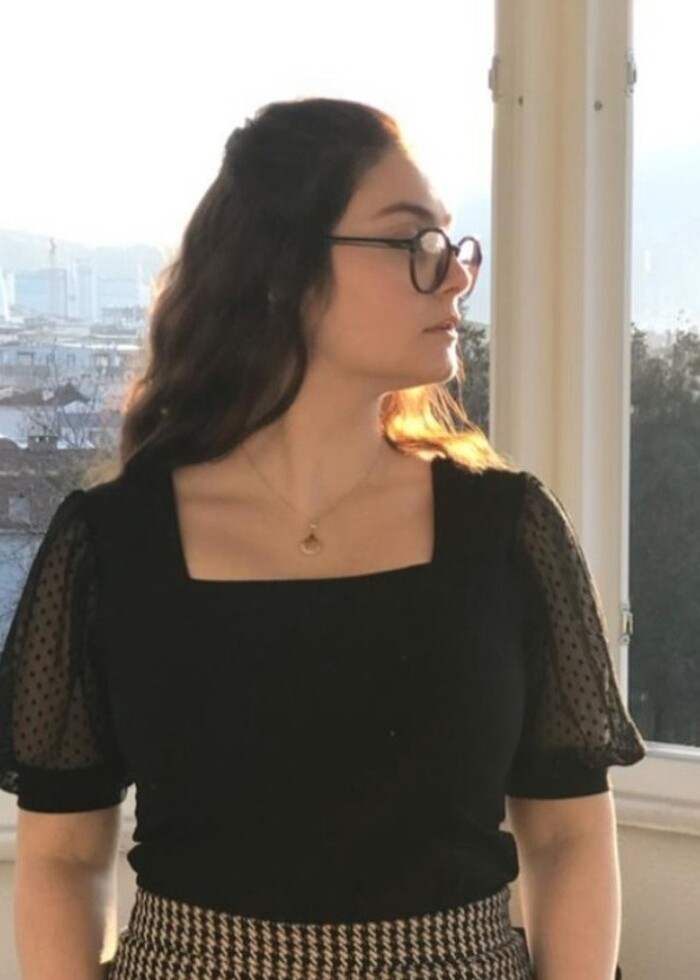 Kare Yake Balon Kollu Tül Detaylı Siyah Buluz - Görsel 2