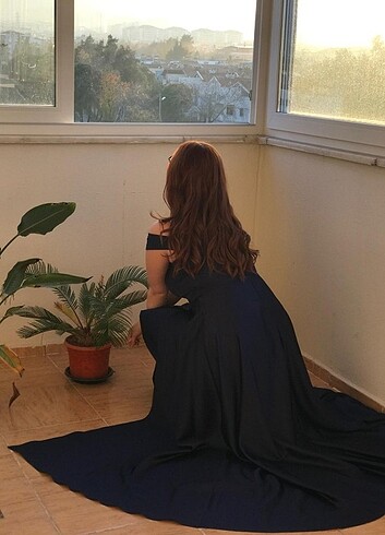 Saten Kumaş Ön Ve Bel Kısmı Büzgülü Taş Askılı Yandan Düşük Omuz - Görsel 5