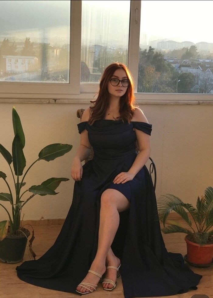 Saten Kumaş Ön Ve Bel Kısmı Büzgülü Taş Askılı Yandan Düşük Omuz - Görsel 2