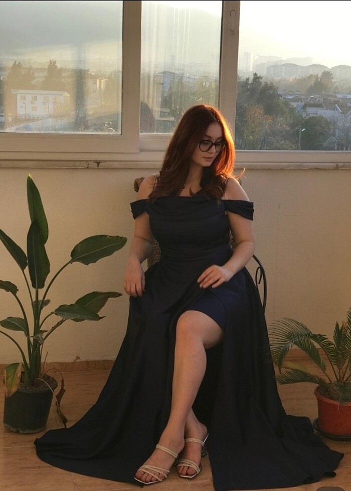 Saten Kumaş Ön Ve Bel Kısmı Büzgülü Taş Askılı Yandan Düşük Omuz - Görsel 3