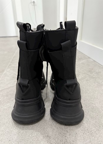 Zara Siyah Bağcıklı Street Style Kadın Bot