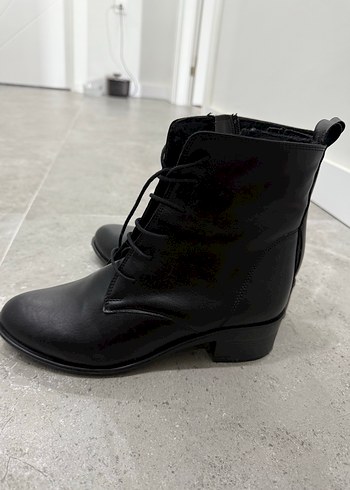 Derimod Siyah Deri Bağcıklı Stiletto Topuklu Bot