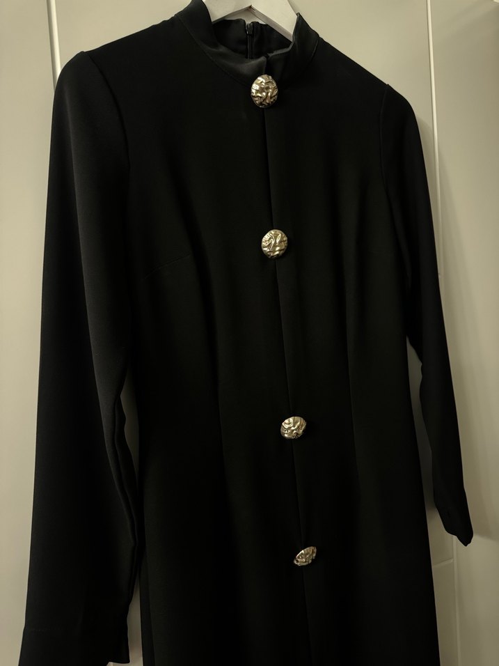 Düğmeli Siyah midi gold düğmeli elbise - Görsel 2