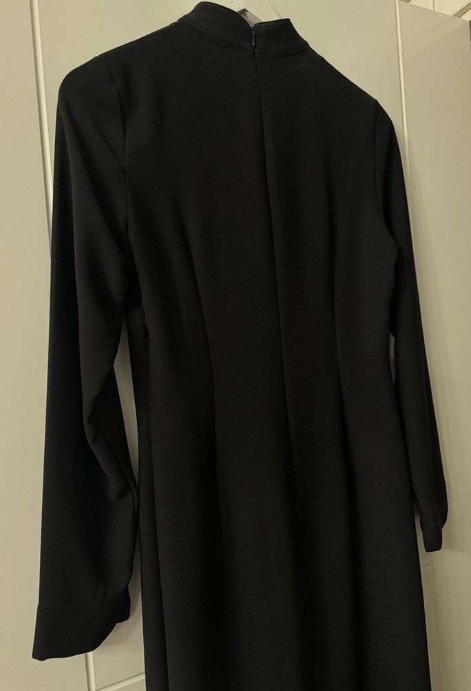 Düğmeli Siyah midi gold düğmeli elbise - Görsel 5