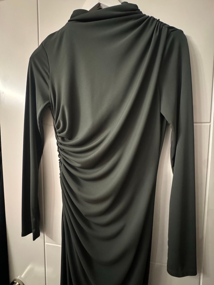 Drapeli Siyah Uzun Kollu Siyah Elbise - Görsel 2