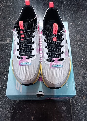 Skechers spor ayakkabı