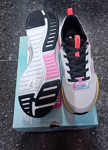 37,5 Beden Skechers spor ayakkabı
