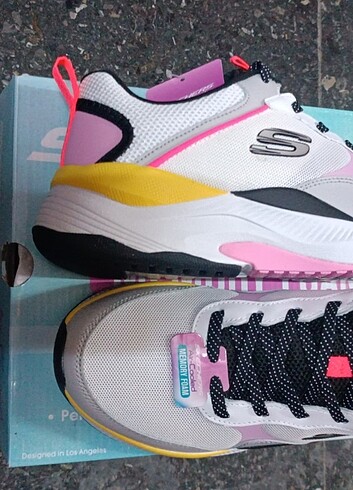 37,5 Beden beyaz Renk Skechers spor ayakkabı