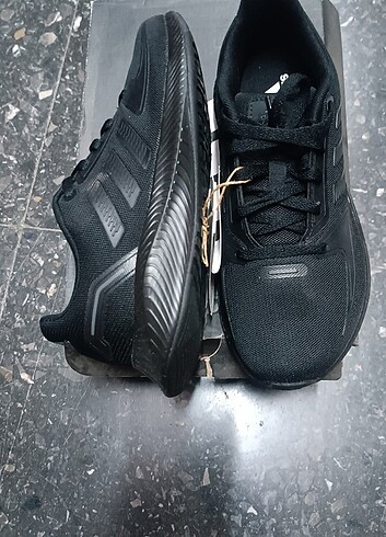 36 Beden siyah Renk Adidas Spor ayakkabı