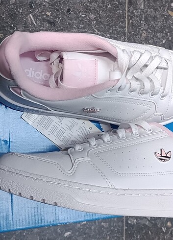 40 Beden beyaz Renk Adidas Spor ayakkabı