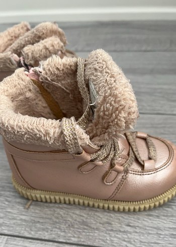 LC Waikiki Kız Çocuk Bej Kürklü Kauçuk Bot - Görsel 6