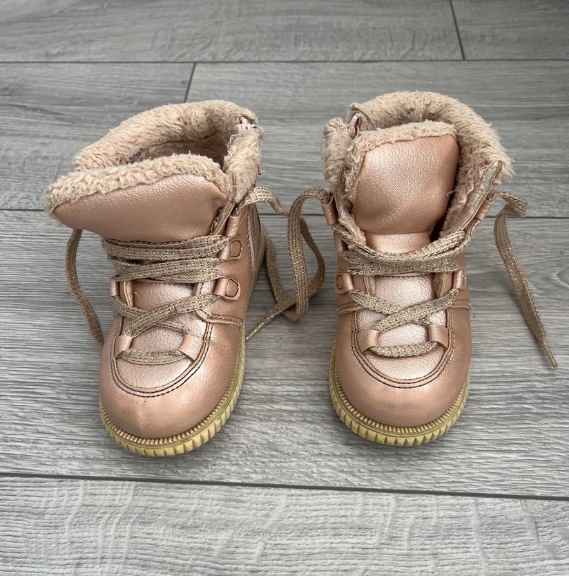 LC Waikiki Kız Çocuk Bej Kürklü Kauçuk Bot - Görsel 3