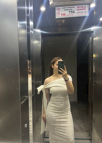 s Beden Beyaz Drapeli Uzun Straplez Elbise