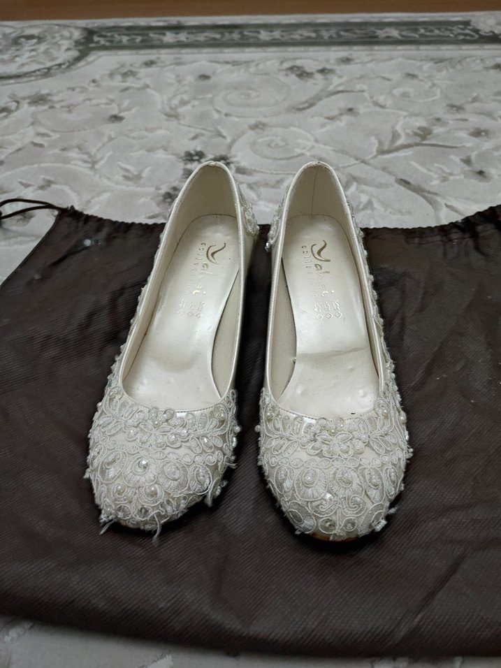Dantel İşlemeli Beyaz Dolgu Topuklu Kadın Ayakkabı - Görsel 2