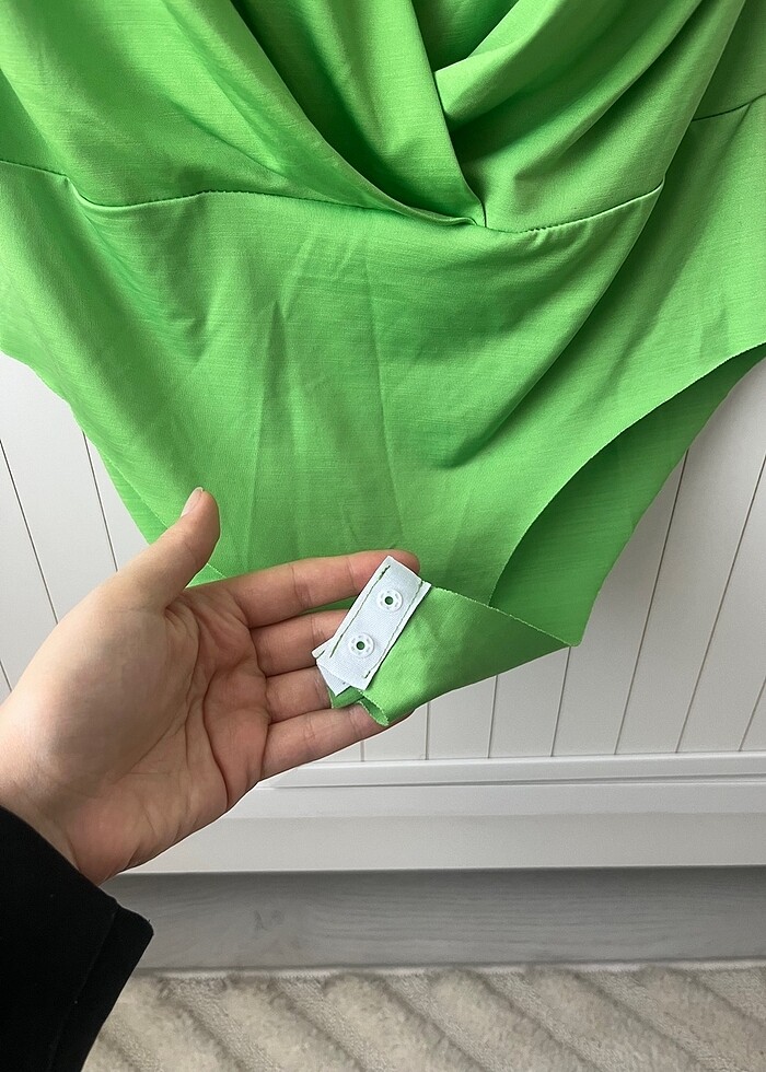 Vatkalı Yeşil Bodysuit - Görsel 5
