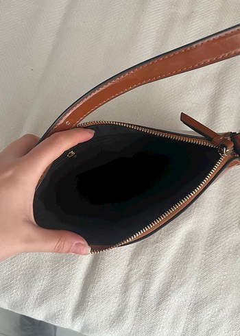 Stradivarius Kahverengi Parlak Baget Çanta - Görsel 4