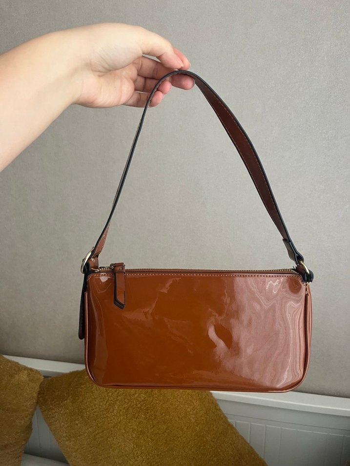 Stradivarius Kahverengi Parlak Baget Çanta - Görsel 2