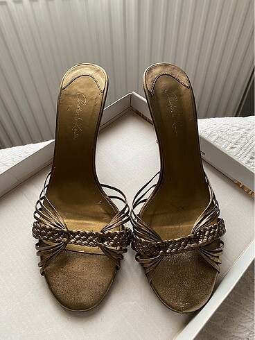 Charles&Keith Altın Rengi Açık Topuklu