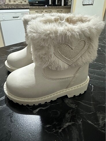 LC Waikiki LCW 22 numara kız bebek bot
