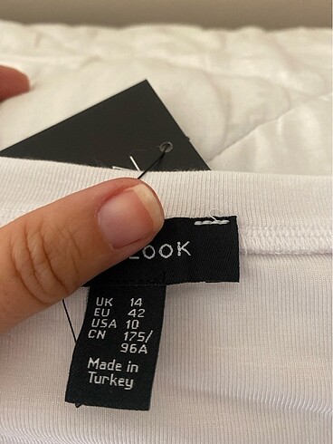 42 Beden beyaz Renk Sıfır tshirt