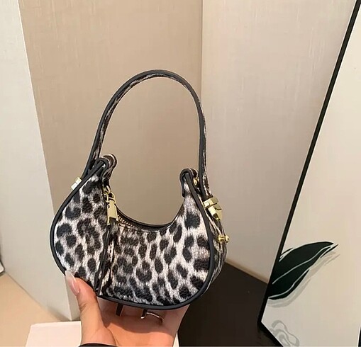 Litchi Beyaz Leopar Desenli Mini Çanta - Görsel 3