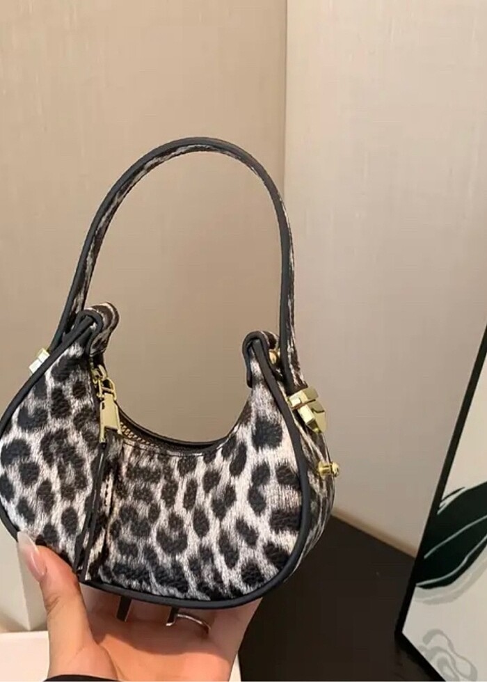 Litchi Beyaz Leopar Desenli Mini Çanta - Görsel 3
