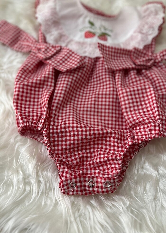 Çilek Nakışlı Fiyonk Detaylı Ekose Volanlı Tulum ???? - Görsel 2