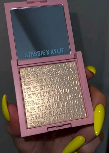 Parlak Altın Allık STASSIE X KYLIE