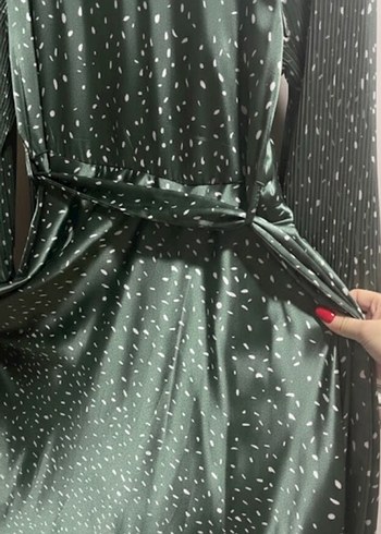 Yeşil Pileli Uzun Elbise V Yaka - Görsel 5