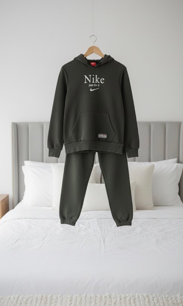 Nike Siyah Kapüşonlu Sweatshirt ve Eşofman Altı - Görsel 3