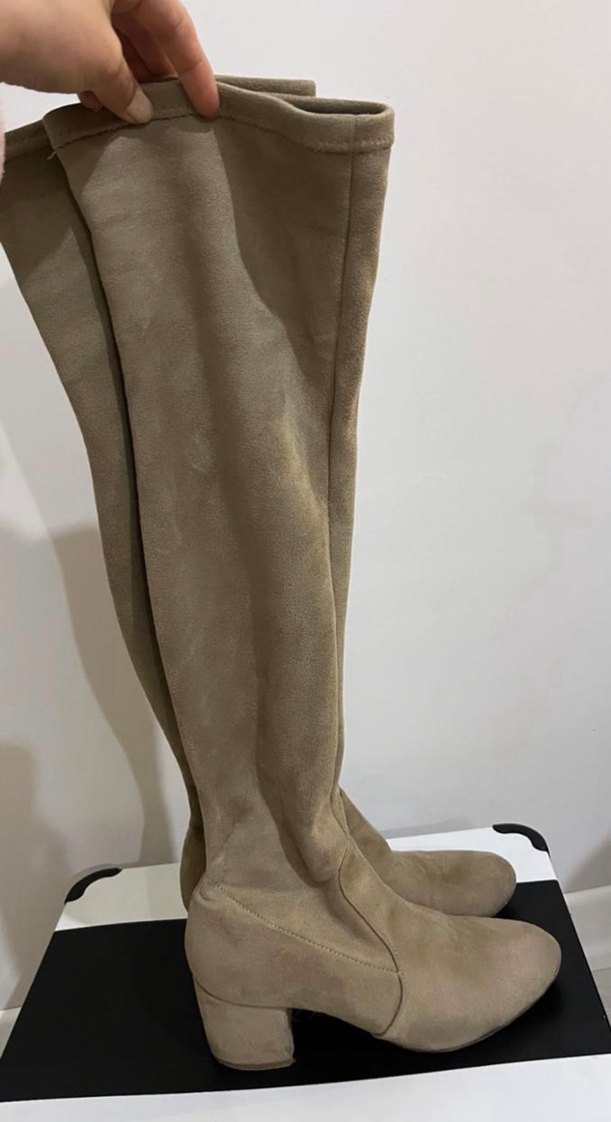 Bej Süet Diz Üstü Kemerli Topuklu Çizme - Görsel 2